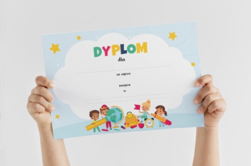 Dyplom mockup 6 pusty.jpg