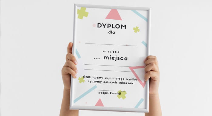 Dyplom mockup 12 pusty.jpg